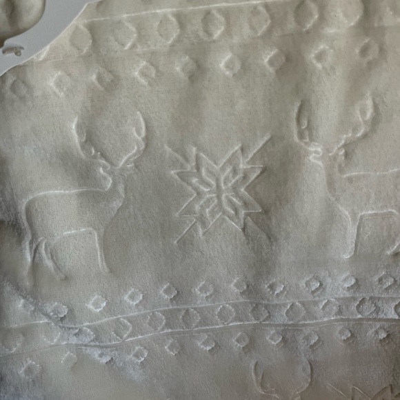 Dream Suite velvet throw blanket NEW white color. Perfect condition 50x70 - Picture 2 of 6